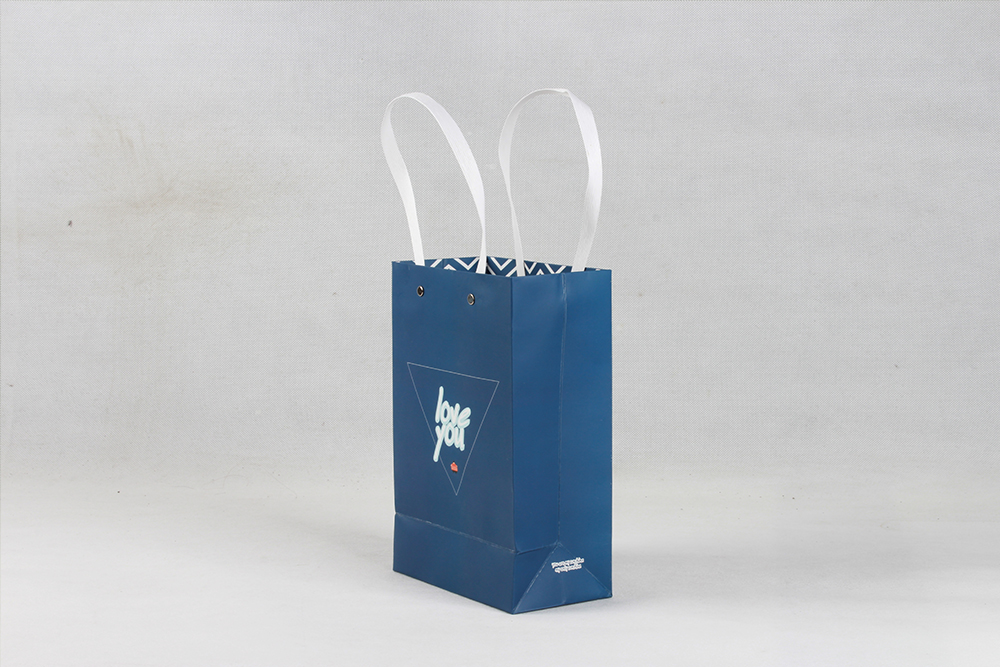 藍(lán)色高端白卡紙袋 藍(lán)色高端白卡紙袋